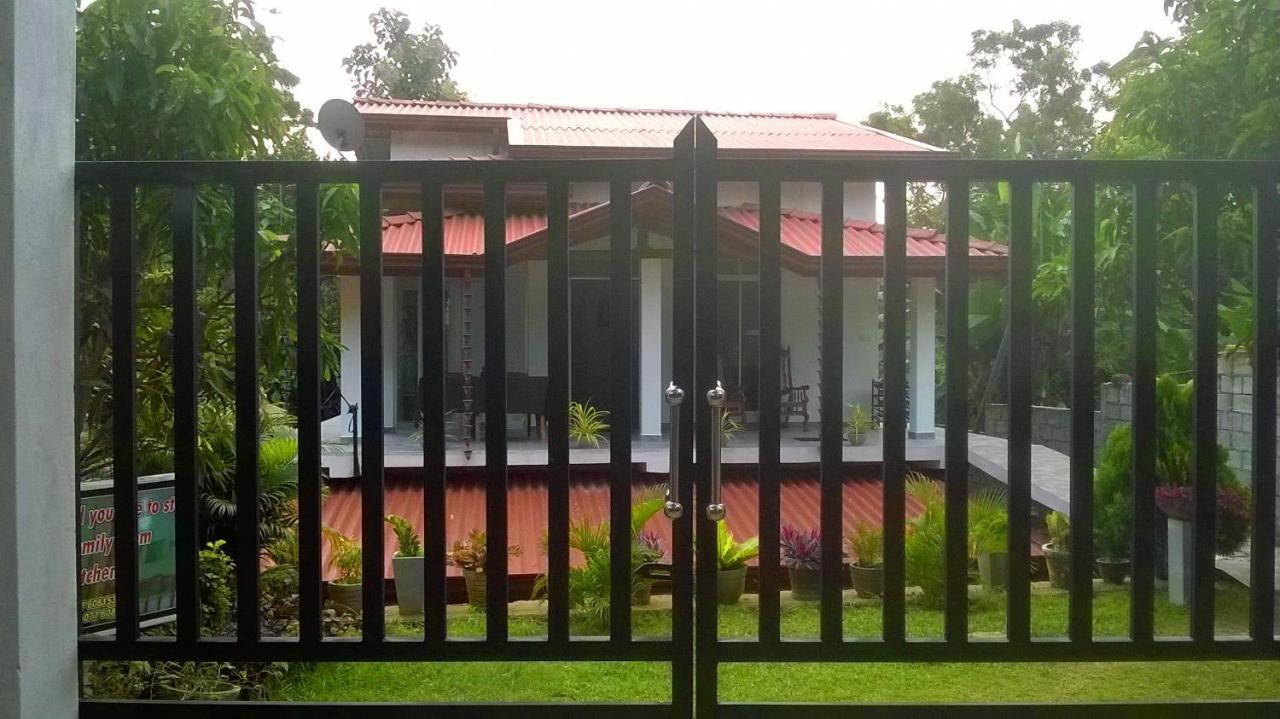 Sandhara Home Stay Tangalle Exterior foto